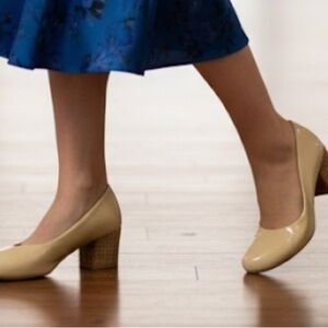 Stuart Weitzman Patent Leather pump cream/tan shoe & cone heel size 9 1/2 NWOT